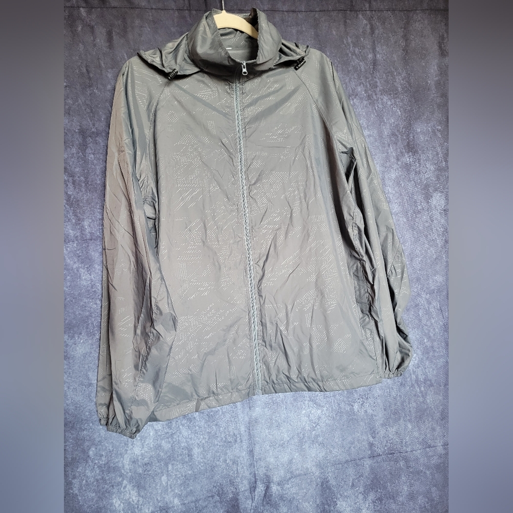 ✨️3/$25✨️ Light Gray Windbreaker Jacket With Travel Pouch NWOT